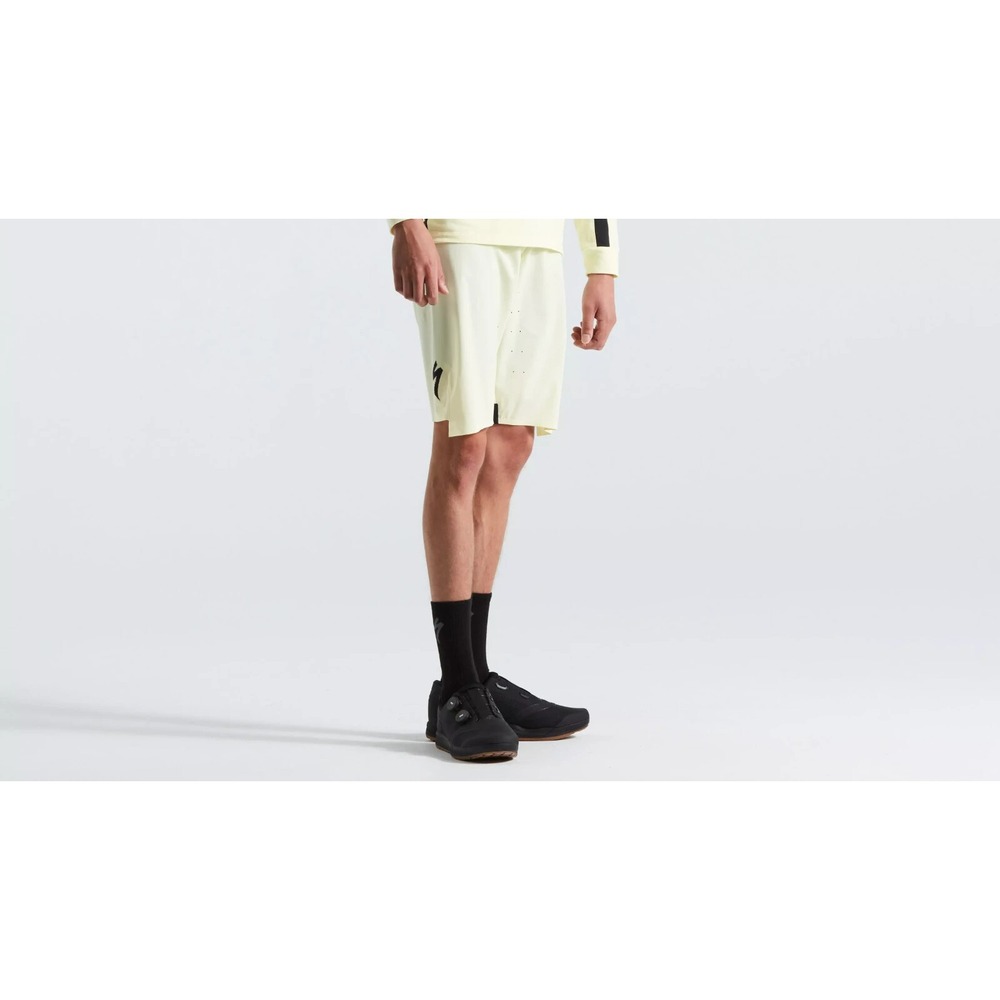 SPECIALIZED Men's Butter‎ Trail Air Cycling Shorts SIZE 30 Yellow NWT